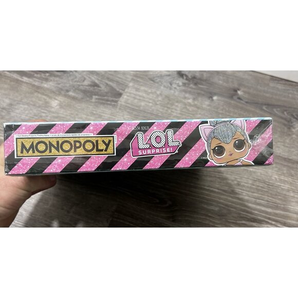 Hasbro LOL Surprise Edition Monopoly B2 Board Game - Picture 5 of 5